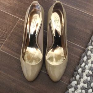Coach nude patent leather pumps size 8 1/2